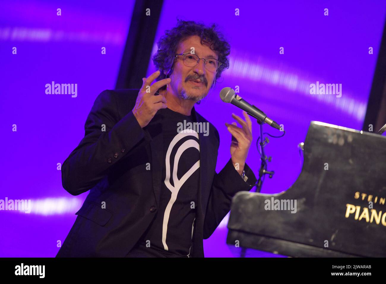 1. September 2022, Ischia, Kampanien, Italien: Der Pianist und Sänger Sergio Cammariere spielen das Klavier auf der Bühne des Auditorium Lacco Ameno, während seiner Ausstellung.bei der dreizehnten Ausgabe des Jazz-Festival, Piano Jazz Ischia 2022. (Bild: © Pasquale Gargano/Pacific Press via ZUMA Press Wire) Stockfoto