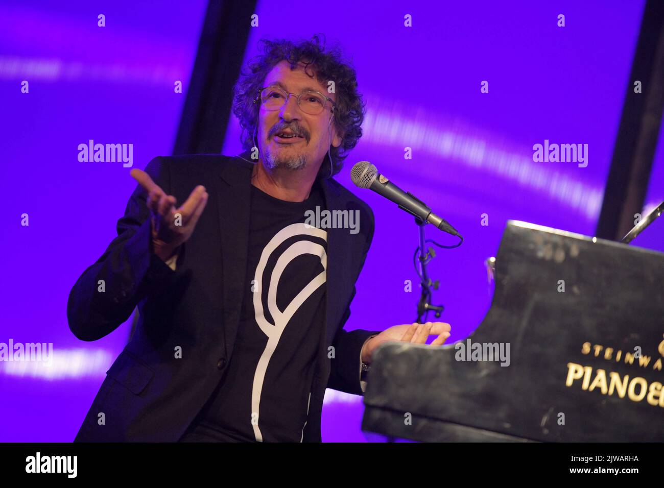 1. September 2022, Ischia, Kampanien, Italien: Der Pianist und Sänger Sergio Cammariere spielen das Klavier auf der Bühne des Auditorium Lacco Ameno, während seiner Ausstellung.bei der dreizehnten Ausgabe des Jazz-Festival, Piano Jazz Ischia 2022. (Bild: © Pasquale Gargano/Pacific Press via ZUMA Press Wire) Stockfoto