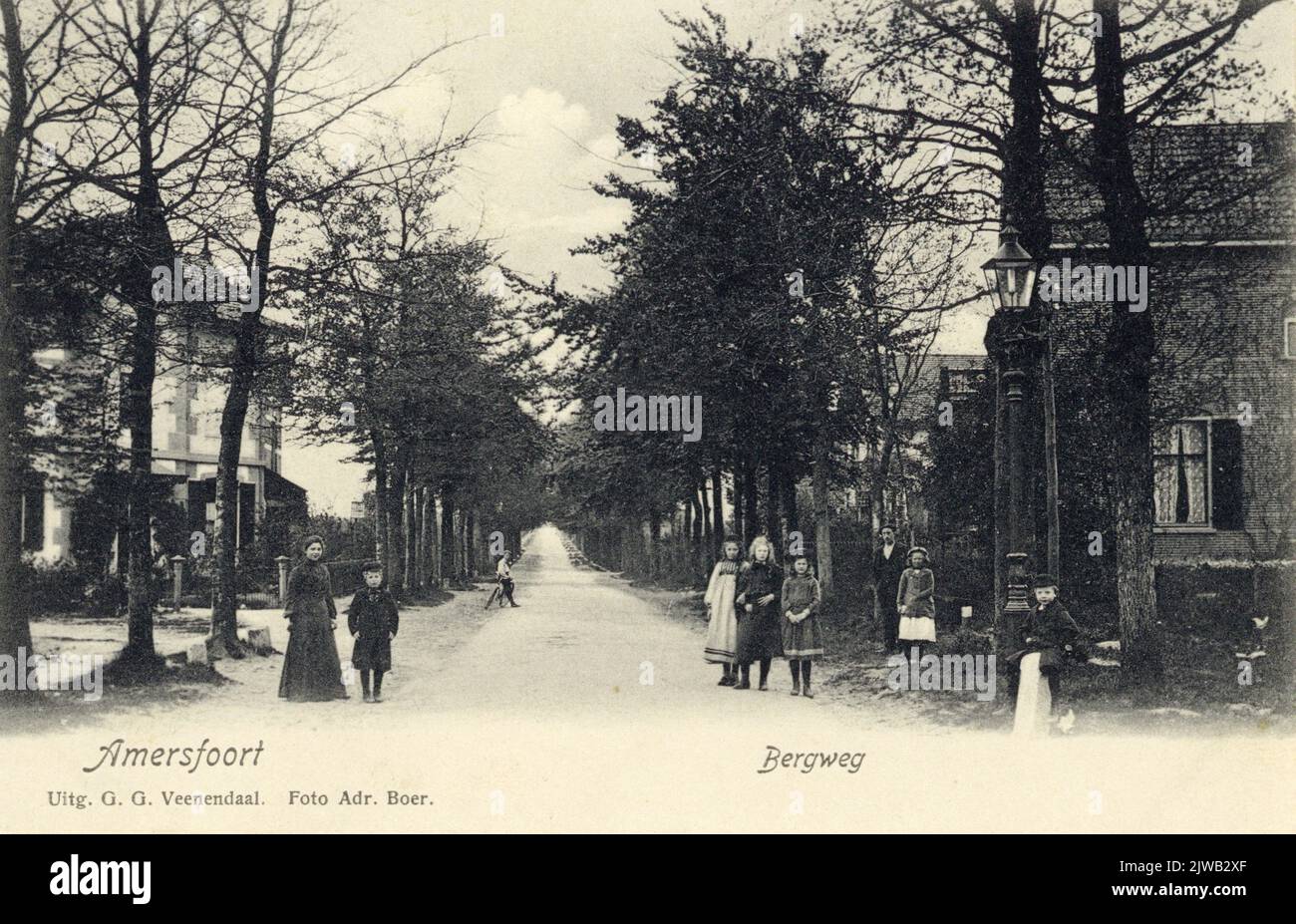 Blick in den Bergweg in Amersfoort von Nordosten. N.B. der Straßenname Bergweg wurde später in Bergstraat geändert. Stockfoto