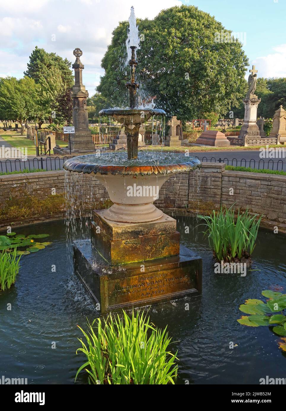 Brunnen auf dem Warrington Friedhof, Manchester Rd, Warrington, Cheshire, England, UK, WA1 3BG Stockfoto