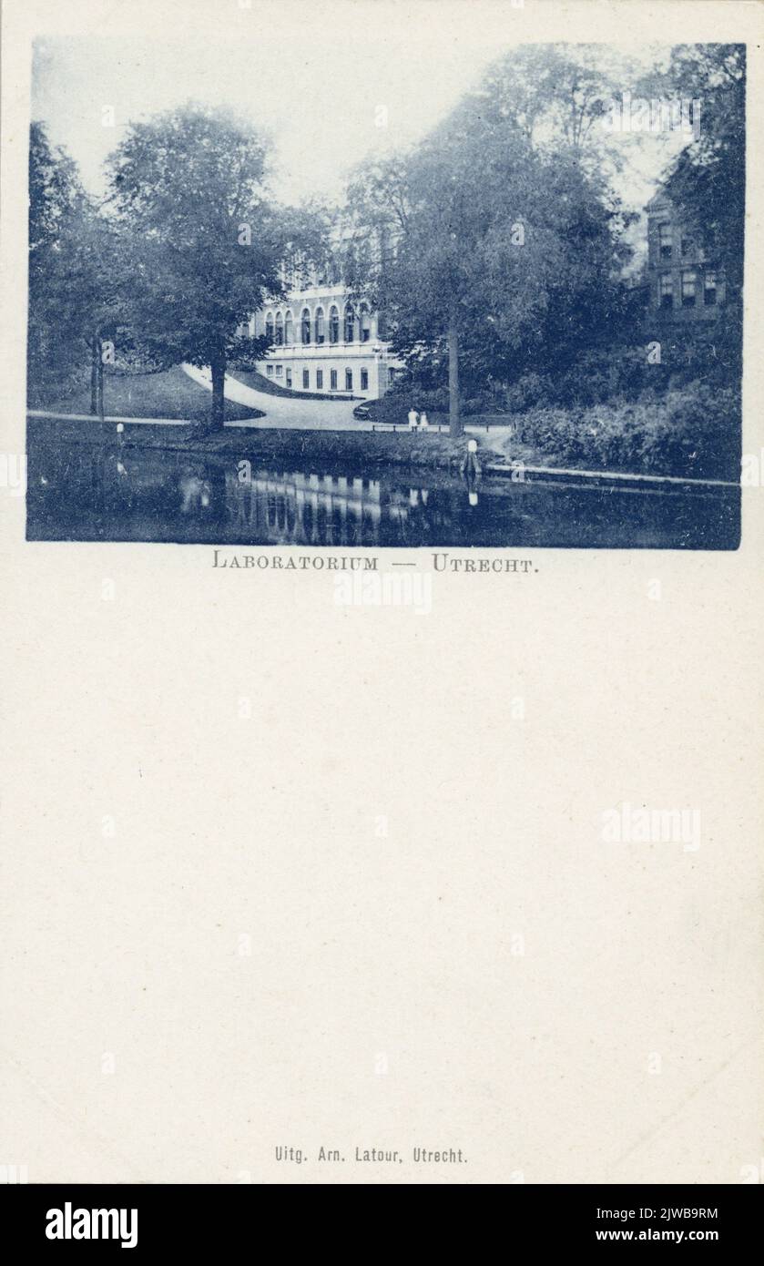 Blick auf den Park mit einem Teil der Rückseite des Physisch Laboratory (Bijhouwerstraat 18) in Utrecht.n.b. In ca. 1923 die Adresse Bijhouwerstraat 18 wurde in der Bijhouwerstraat 8 geändert. Stockfoto