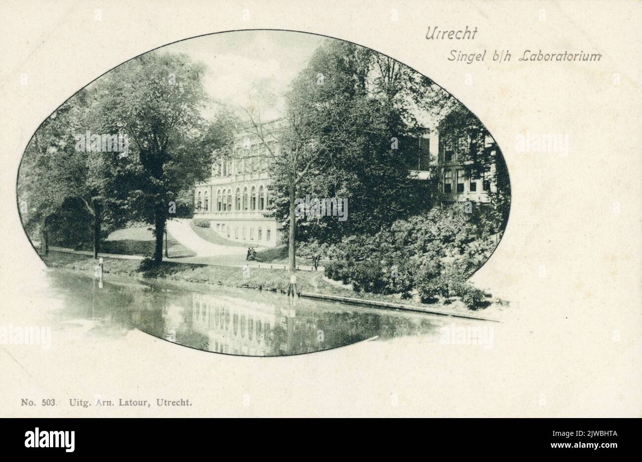 Blick auf den Park mit einem Teil der Rückseite des Physisch Laboratory (Bijhouwerstraat 18) in Utrecht.n.b. In ca. 1923 die Adresse Bijhouwerstraat 18 wurde in der Bijhouwerstraat 8 geändert. Stockfoto