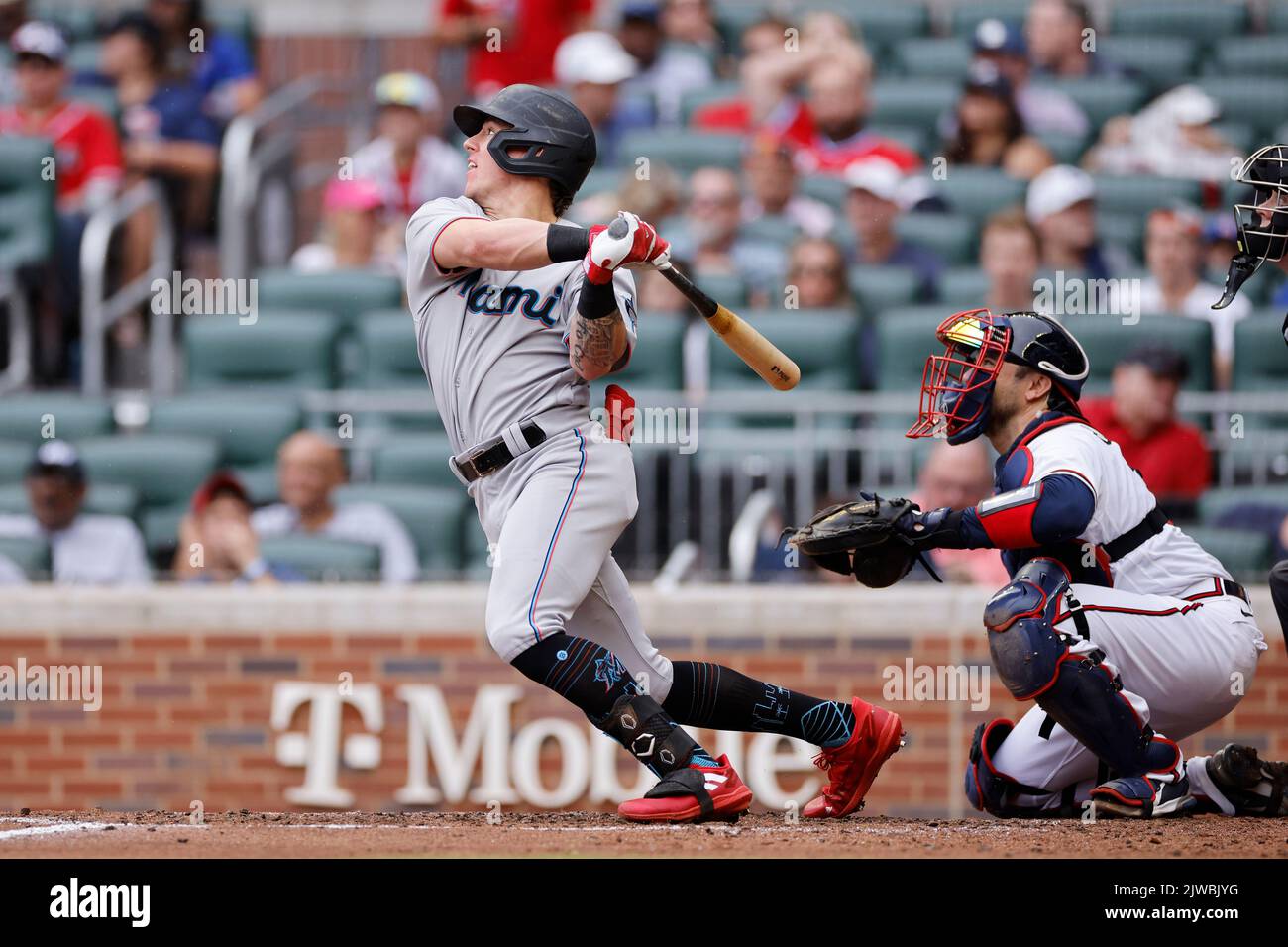 ATLANTA, GA – 4. SEPTEMBER: Miami Marlins Center Fielder Peyton Burdick (86) schlägt am 4. September 2022 im Truist Park in Atlanta, Georgia, während eines Spiels gegen die Atlanta Braves. (Foto: Joe Robbins/Image of Sport) Stockfoto