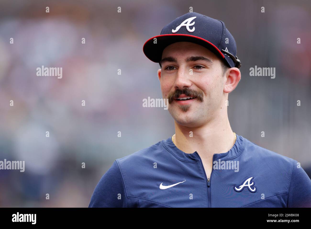 ATLANTA, GA – 4. SEPTEMBER: Atlanta Braves Starting Pitcher Spencer Strider (65) sieht sich während eines Spiels gegen die Miami Marlins am 4. September 2022 im Truist Park in Atlanta, Georgia, an. (Foto: Joe Robbins/Image of Sport) Stockfoto