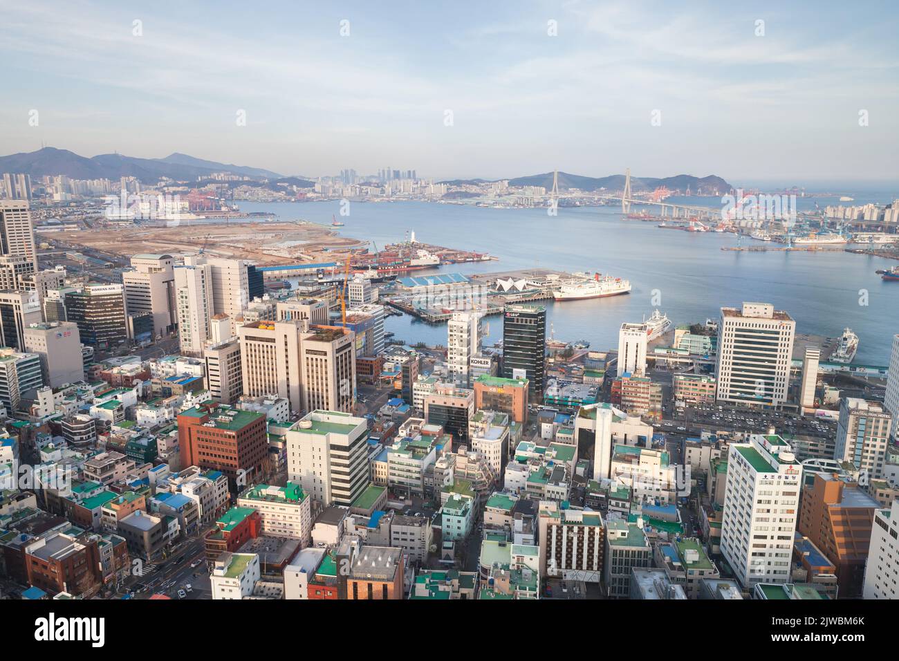 Busan, Südkorea - 14. März 2018: Luftaufnahme mit Stadtbild der Innenstadt von Busan Stockfoto