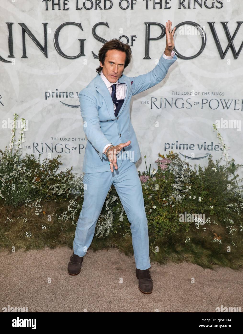 London, Großbritannien. 30. August 2022. Simon Merrells hat bei der Weltpremiere von „der Herr der Ringe: Die Ringe der Macht“ im Leicester Square Gardens in London gesehen. Kredit: SOPA Images Limited/Alamy Live Nachrichten Stockfoto