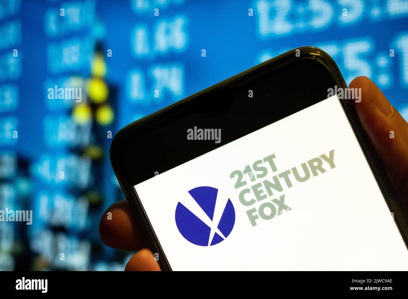 China. 25.. Juli 2022. In dieser Fotolabbildung wird das amerikanische multinationale Massenmedien-Unternehmen Twenty-first 21. Century Fox-Logo auf einem Smartphone-Bildschirm angezeigt. (Foto von Budrul Chukrut/SOPA Images/Sipa USA) Quelle: SIPA USA/Alamy Live News Stockfoto