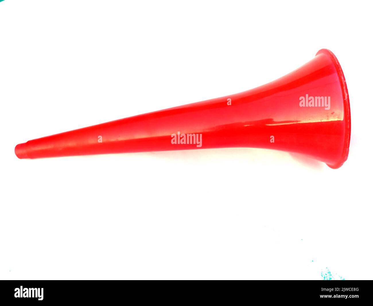 Blank vuvuzela Stadion Kunststoff Horn. Fan vuvuzela Trompete isoliert auf weißem Hintergrund Stockfoto