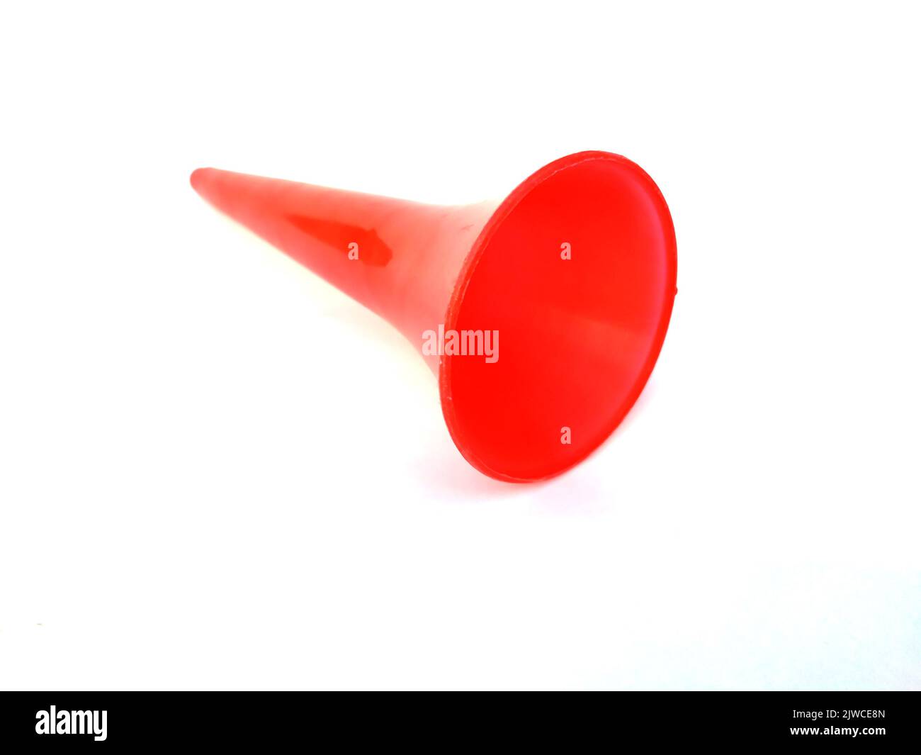 Blank vuvuzela Stadion Kunststoff Horn. Fan vuvuzela Trompete isoliert auf weißem Hintergrund Stockfoto