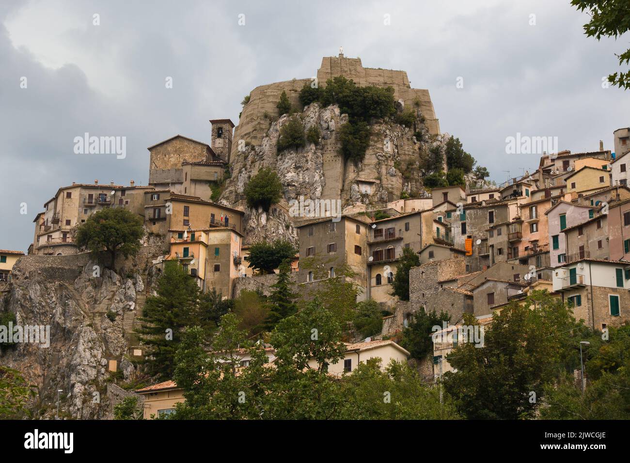 Panoramablick auf Cervara di Roma, ein schönes Dorf in der Provinz Rom, Latium, Italien Stockfoto