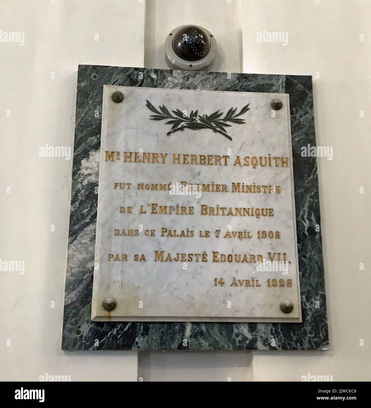 Eine Gedenktafel zur Ernennung von HH Asquith zum Premierminister durch König Edward VII. Im Hotel du Palais in Biarritz, Frankreich, wo der Monarch 1908 wohnte. Die Ankündigung des nächsten konservativen Führers und des neuen Premierministers ist für den frühen Nachmittag auf einer Veranstaltung im Zentrum von London geplant. Ausgabedatum: Montag, 5. September 2022. Stockfoto