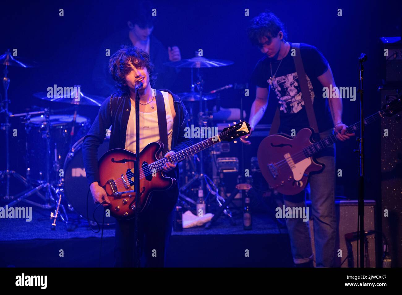 Elijah Hewson, Bonos Sohn, spielt live mit seiner Band Inhaler im Knust in Hamburg Stockfoto