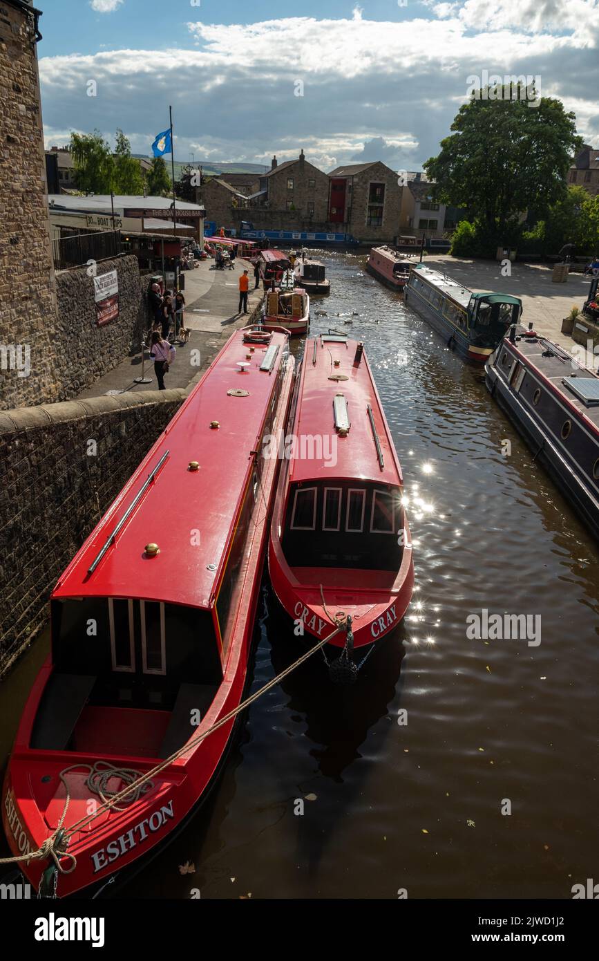 Grachtenkähne und Bootsfahrten, Skipton, North Yorkshire, Vereinigtes Königreich Stockfoto