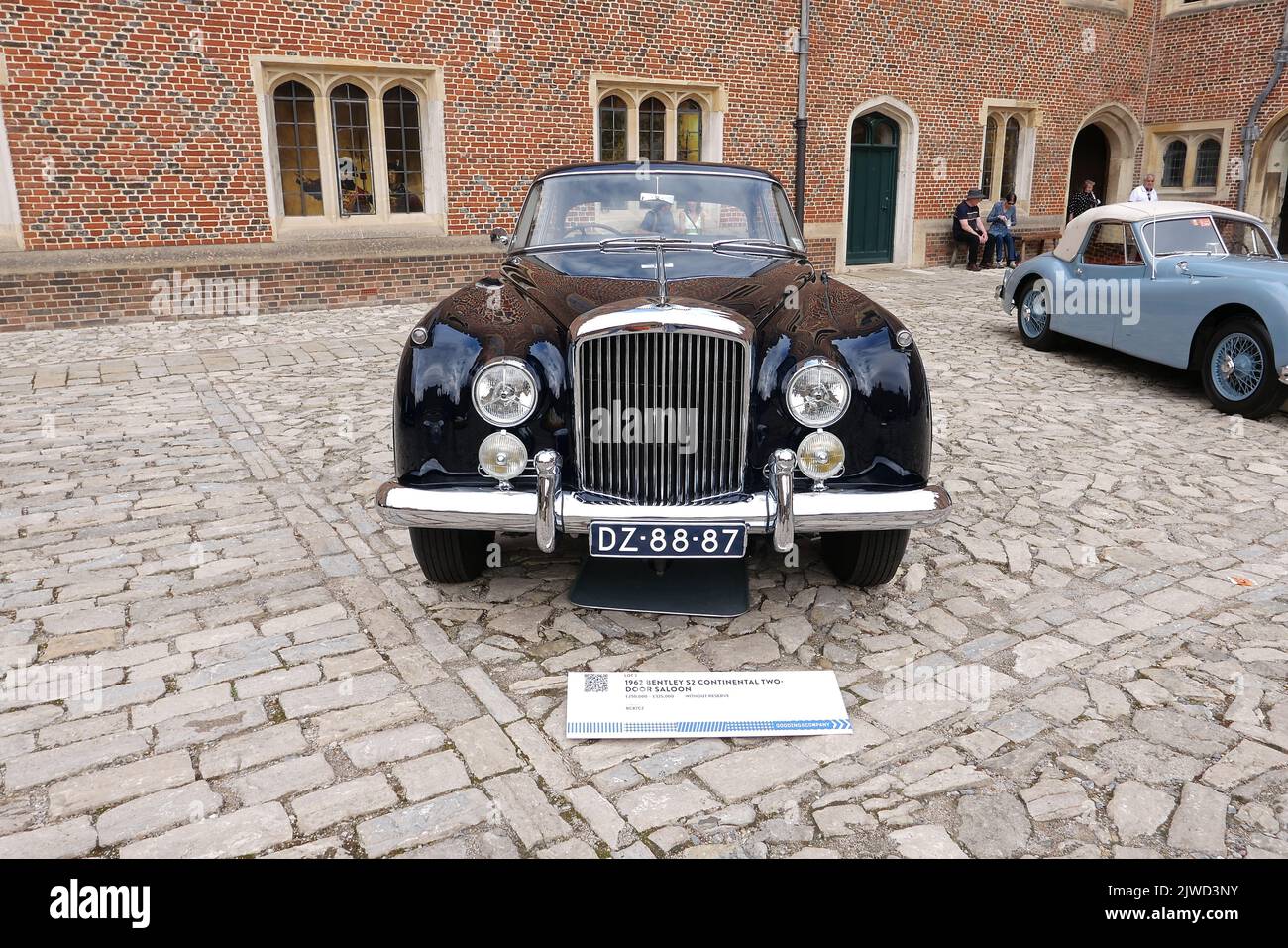 Das weltweit führende Auktionshaus Gooding & Company führte einen Verkauf im Hampton Court Palace zur 10. Jubiläumsschau des Concours of Elegance 2022 durch. Das Unternehmen kehrte in die schönen Fonds des Hampton Court Palace zurück, um am Samstag, dem 3. September 2022, eine Live-Auktion zu präsentieren ... Stockfoto