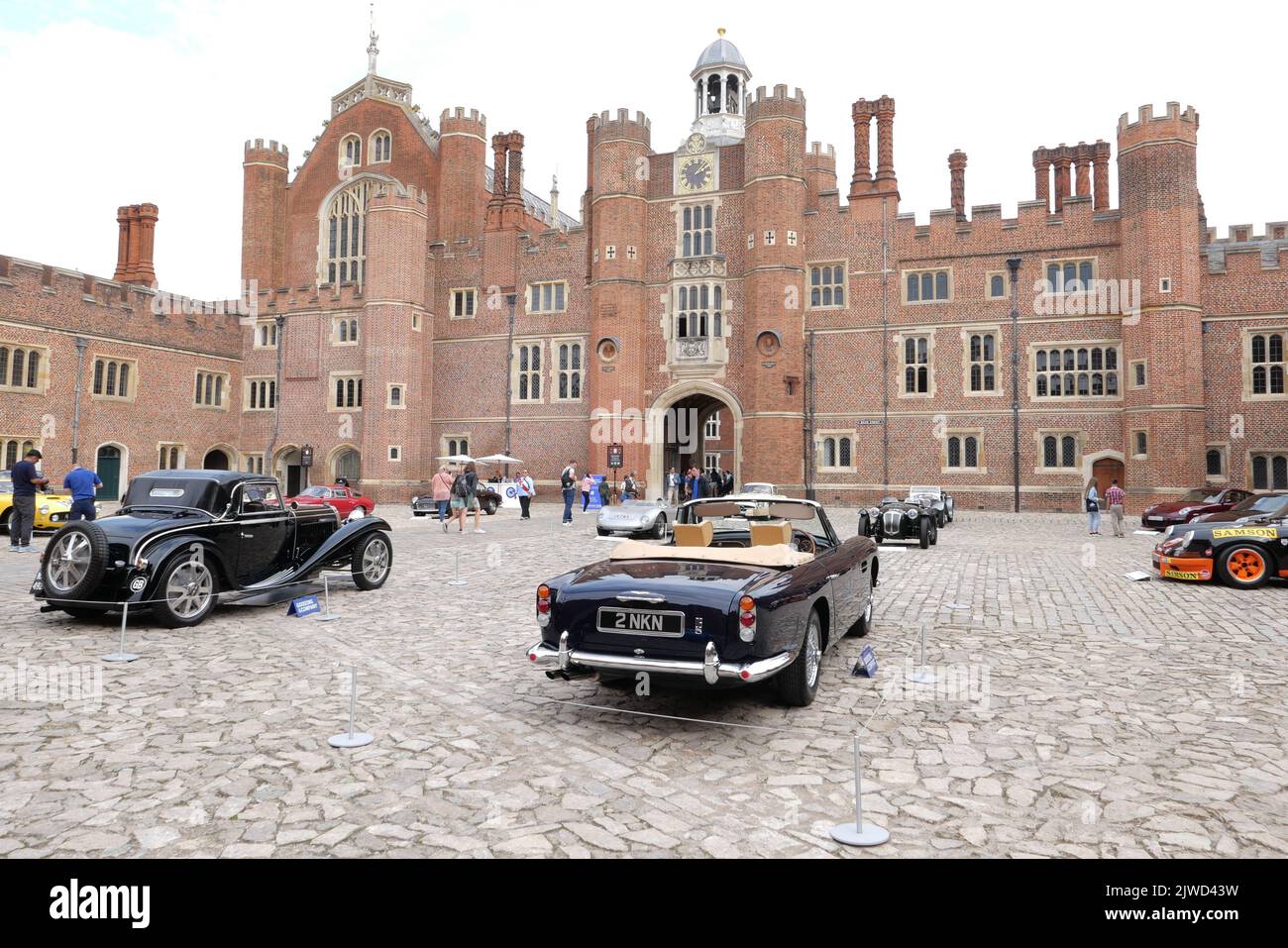 Das weltweit führende Auktionshaus Gooding & Company führte einen Verkauf im Hampton Court Palace zur 10. Jubiläumsschau des Concours of Elegance 2022 durch. Das Unternehmen kehrte in die schönen Fonds des Hampton Court Palace zurück, um am Samstag, dem 3. September 2022, eine Live-Auktion zu präsentieren ... Stockfoto