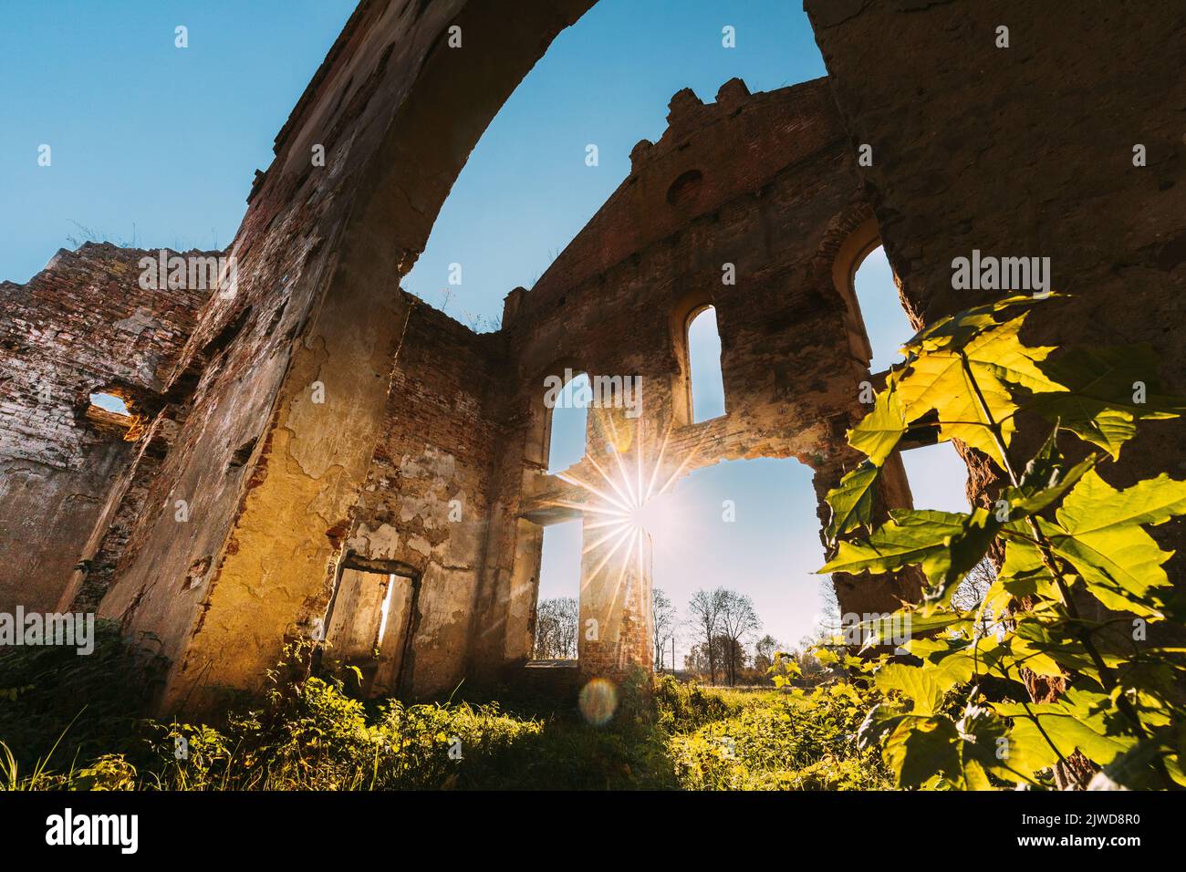 Kanichi, Weißrussland. Altes, Ruiniertes Brauereigebäude. Denkmal der Zivilarchitektur mit neobarocken Merkmalen. Die Erste Holzversion Wurde 1850 Gebaut. So Stockfoto