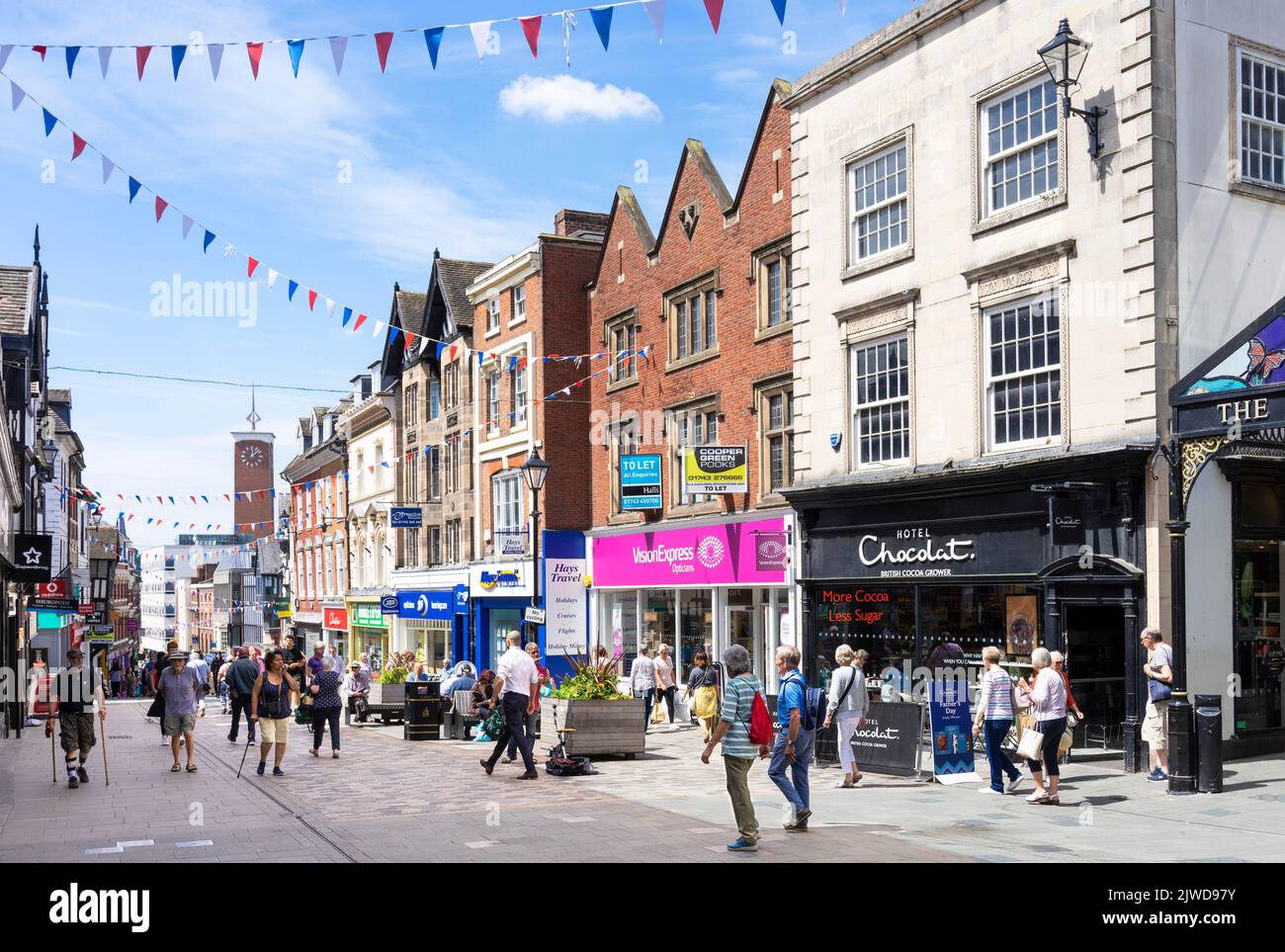 Geschäfte und Menschen einkaufen auf Pride Hill Shrewsbury Stadtzentrum Shrewsbury Shropshire England GB Europa Stockfoto