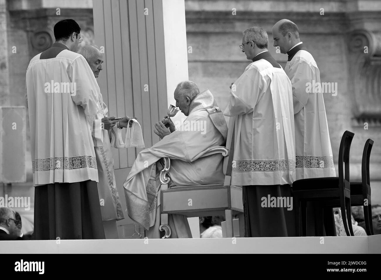 Vatikanstadt, Vatikanstadt. 04. September 2022. Papst Franziskus steht der Seligsprechungszeremonie des verstorbenen Papstes Johannes Paul I. am Sonntag, den 4. September 2022, im Vatikan vor. Kredit: dpa/Alamy Live Nachrichten Stockfoto