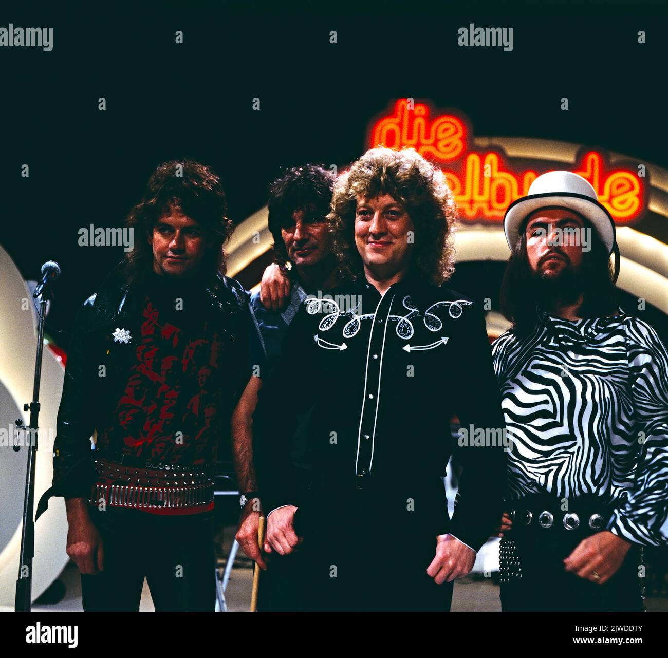 Die Spiebude, ARD Spielshow, Deutschland, 1985, mit Slade, englische Glam Rock und Hard Rock Band. Spielbude, TV-Musikshow, Deutschland, 1985, mit Slade, Englische Glam Rock und Hard Rock Band. Stockfoto