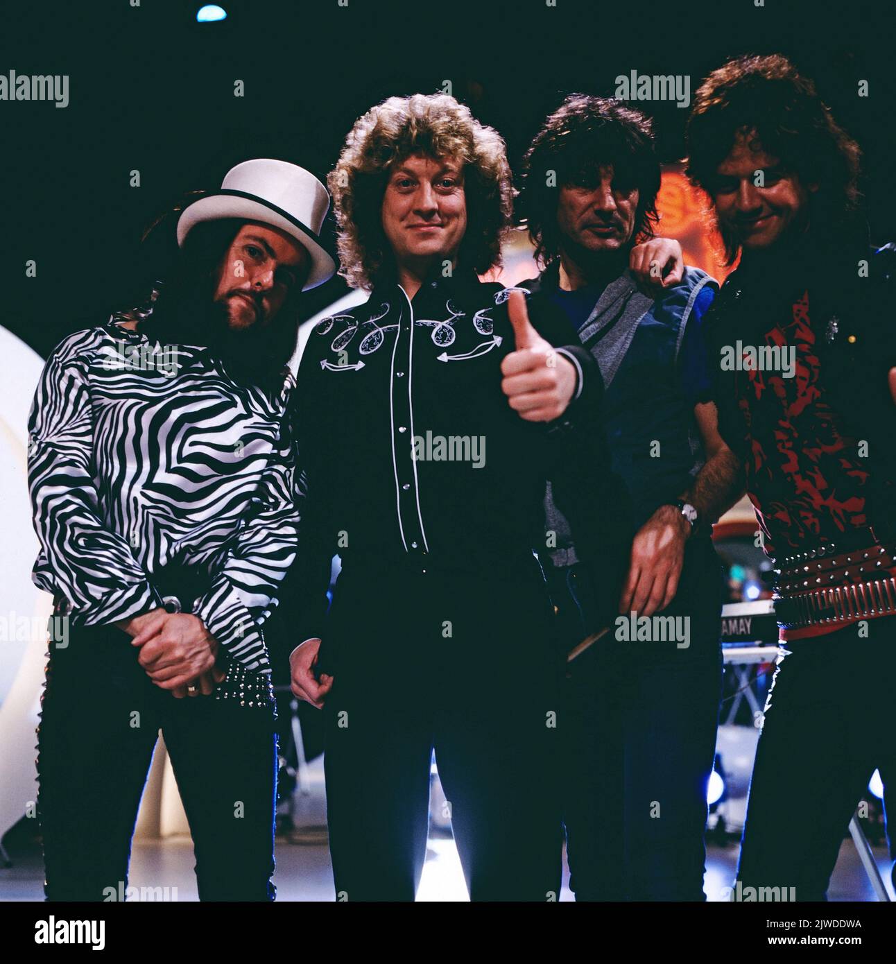 Die Spiebude, ARD Spielshow, Deutschland, 1985, mit Slade, englische Glam Rock und Hard Rock Band. Spielbude, TV-Musikshow, Deutschland, 1985, mit Slade, Englische Glam Rock und Hard Rock Band. Stockfoto