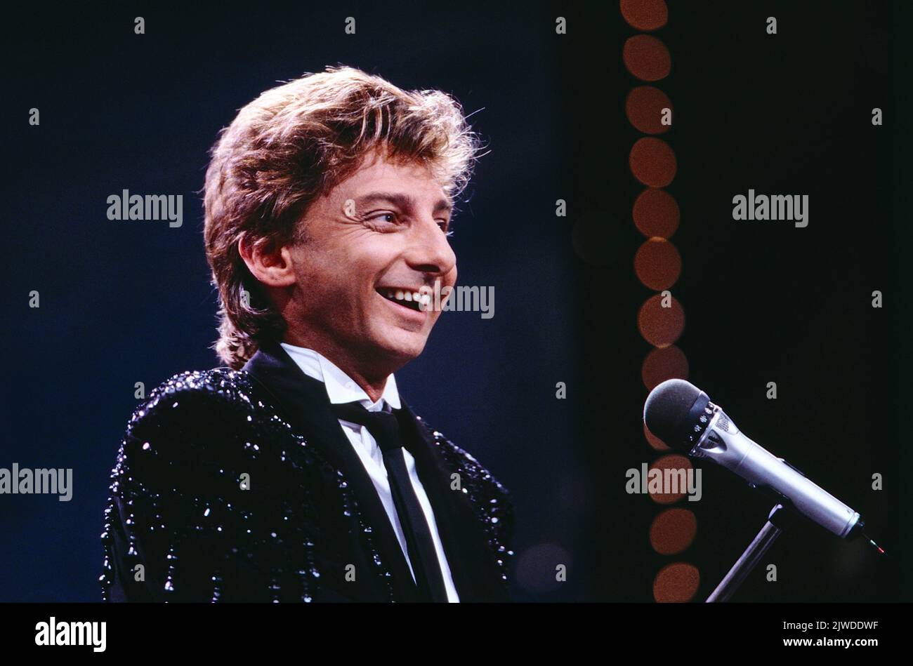 Soirée in Wien, Veranstaltung, Österreich, 1987, Stargast: Barry Manilow, Rühmter amerikanischer Pop Sänger und Musiker. Soirée in Wien, Event, Österreich, 1987, Stargast: Barry Manilow, berühmter amerikanischer Popmusiker und Sänger. Stockfoto