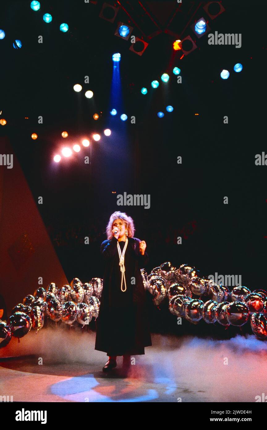Alison Moyet, britische Punk-Rock, Blues and Pop Sängerin, TV-Auftritt in Deutschland, 1987. Alison Moyet, britische Punk Rock-, Blues-, Pop- und Chanson-Sängerin, TV-Auftritt in Deutschland, 1987. Stockfoto