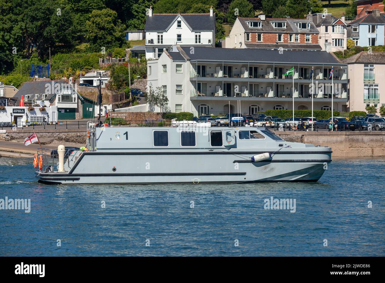 Ein Trainingsboot der Royal Navy auf dem River Dart Stockfoto