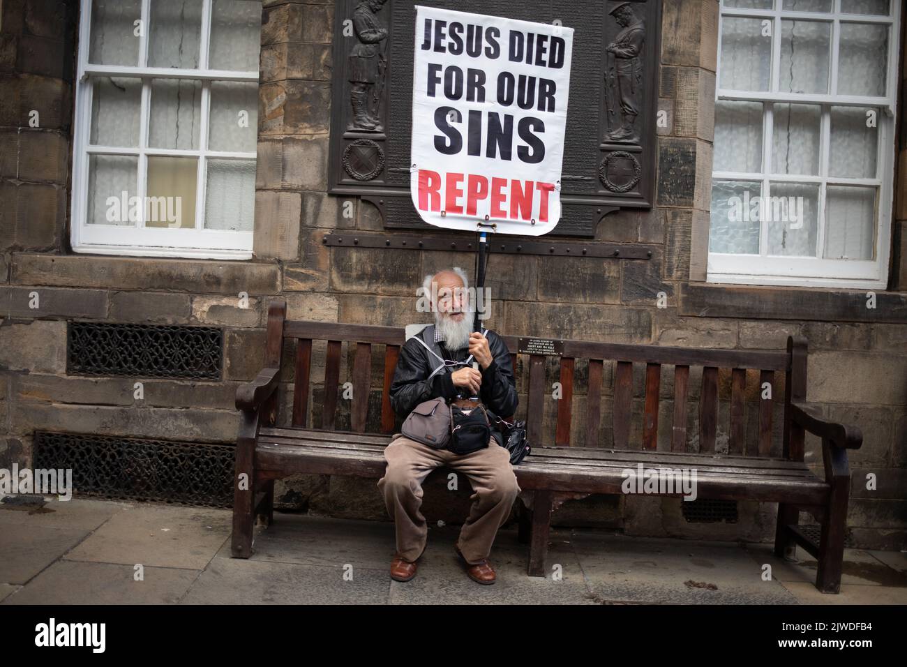 Edinburgh, Schottland, 5. September 2022. Herr mit religiösen Zeichen, die Sünde und Jesus kommentieren, in Edinburgh, Schottland, 5. September 2022. Stockfoto