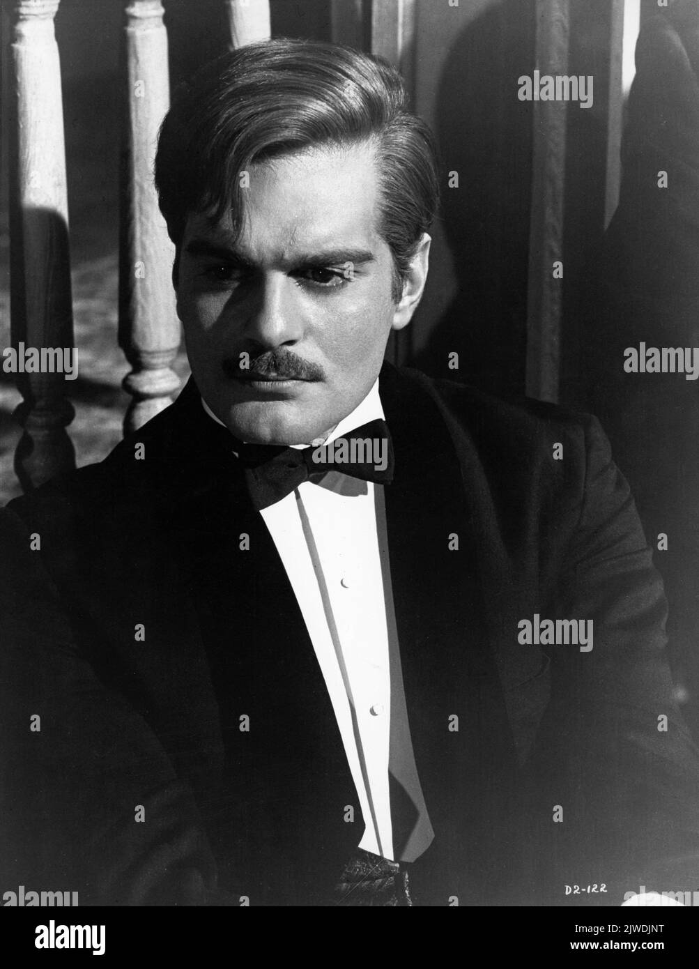 OMAR SHARIF Portrait as Yuri Zhivago in DOCTOR ZHIVAGO 1965 Regisseur DAVID LEAN Roman Boris Pasternak Drehbuch Robert Bolt music Maurice Jarre Italien-USA Koproduktion Carlo Ponti Production / Sostar S.A . / Metro Goldwyn Mayer Stockfoto