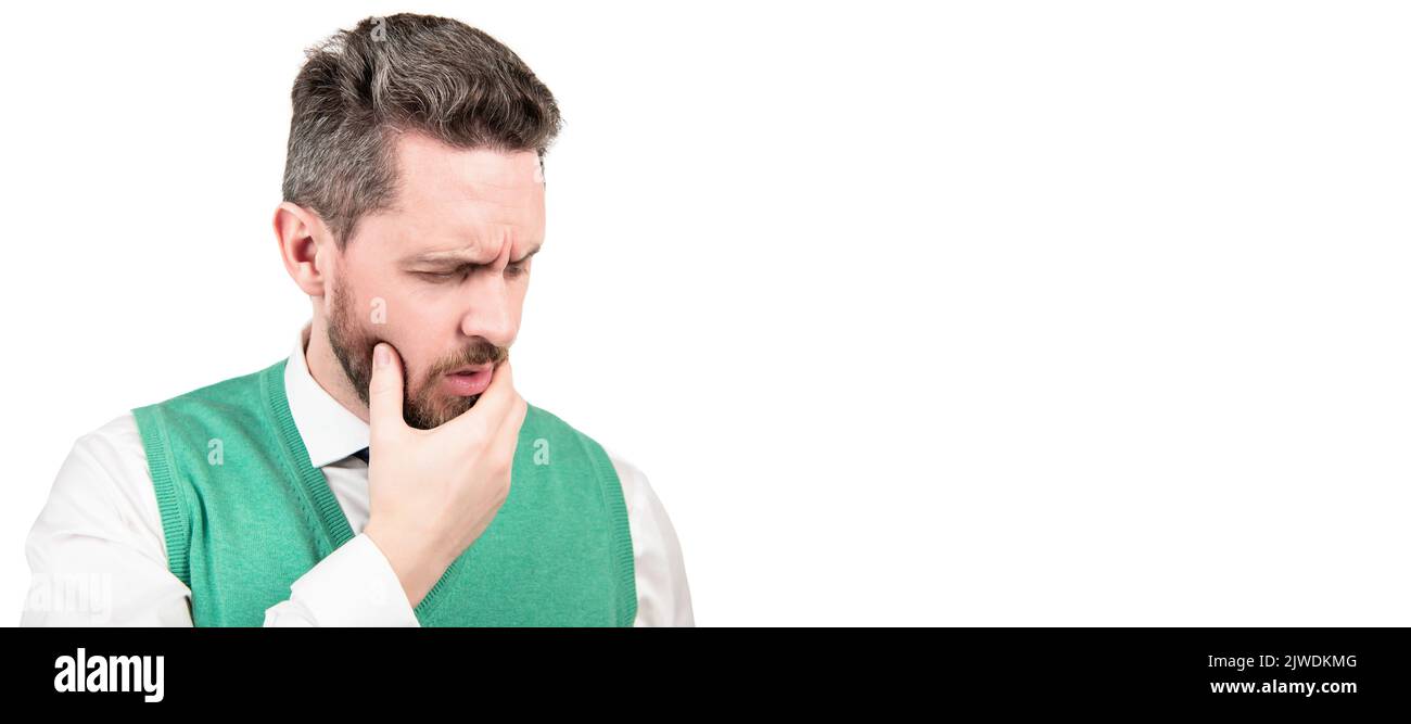 Mann Gesicht Porträt, Banner mit Kopierraum. Gestresster Kerl mit Schnurrbart mit Zahnschmerzen. Grizzled Mann berühren Kiefer. Stockfoto