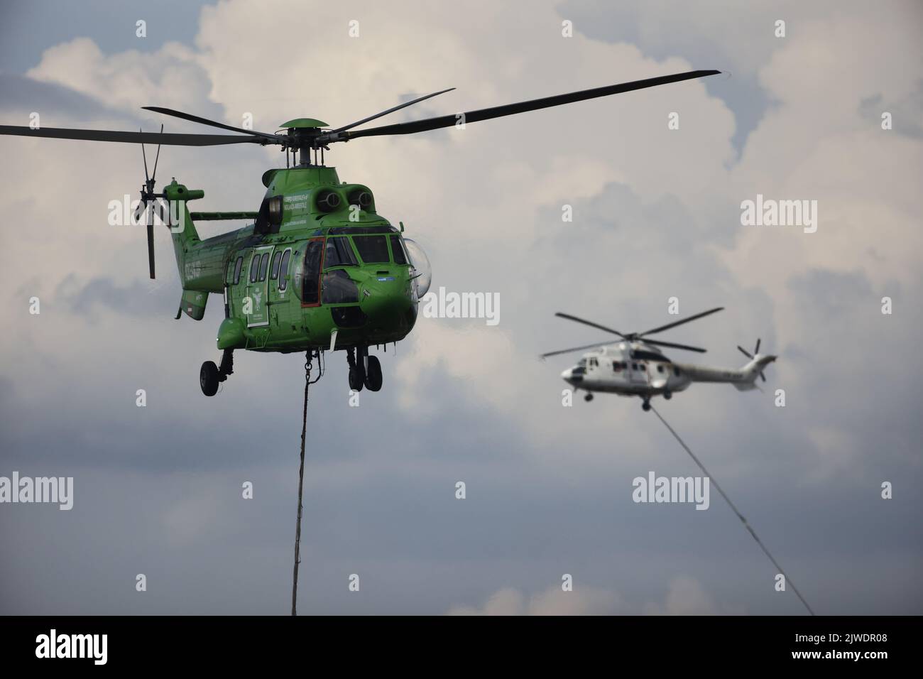 Braunlage, Deutschland. 05. September 2022. Im Brocken werden Löschhubschrauber eingesetzt, um Waldbrände zu bekämpfen. Große Waldflächen brennen derzeit auf dem Brocken. Quelle: Matthias Bein/dpa/Alamy Live News Stockfoto