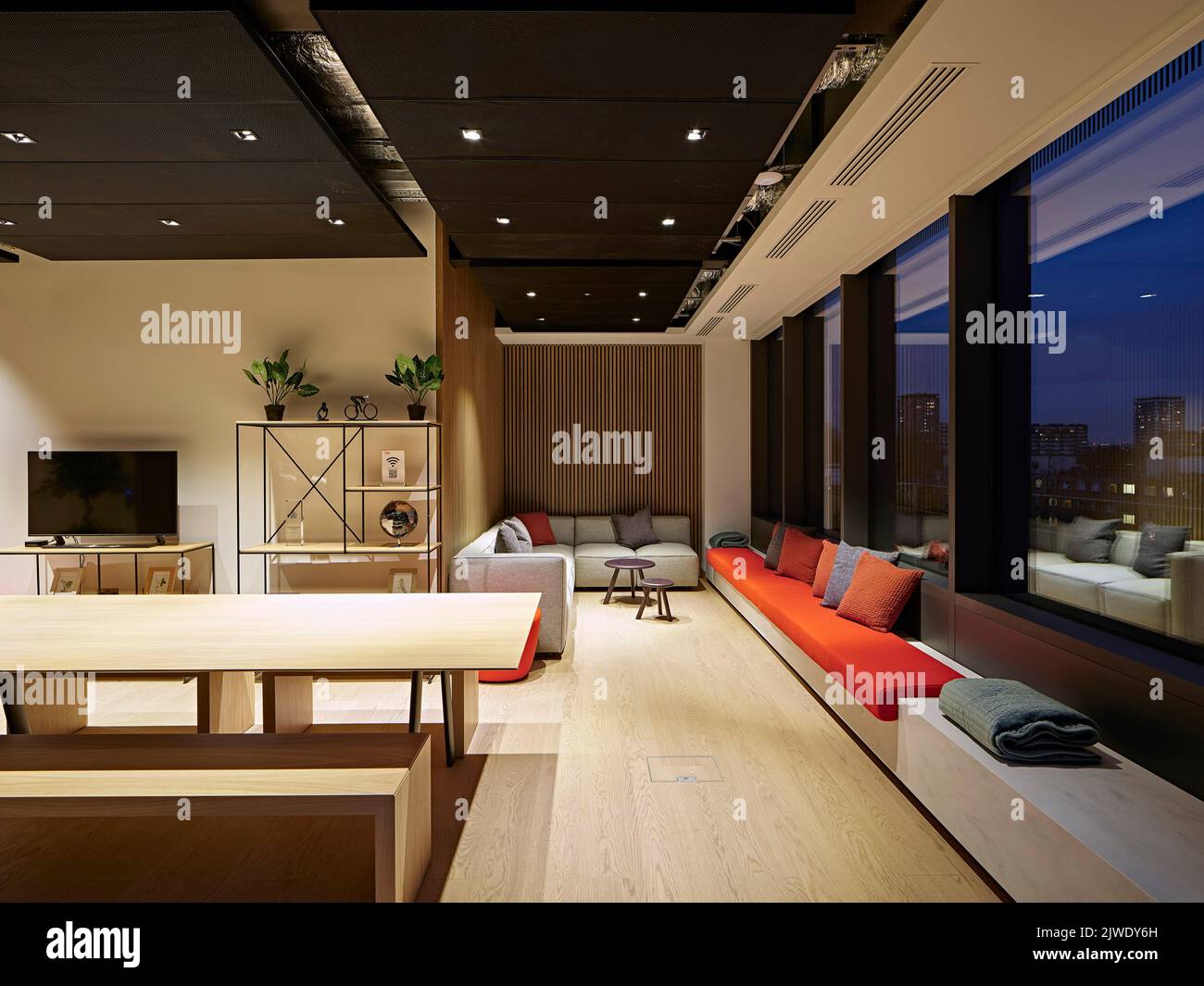 Lounge. 50 Eastbourne Terrace, London, Großbritannien. Architekt: Sheppard Robson, 2021. Stockfoto