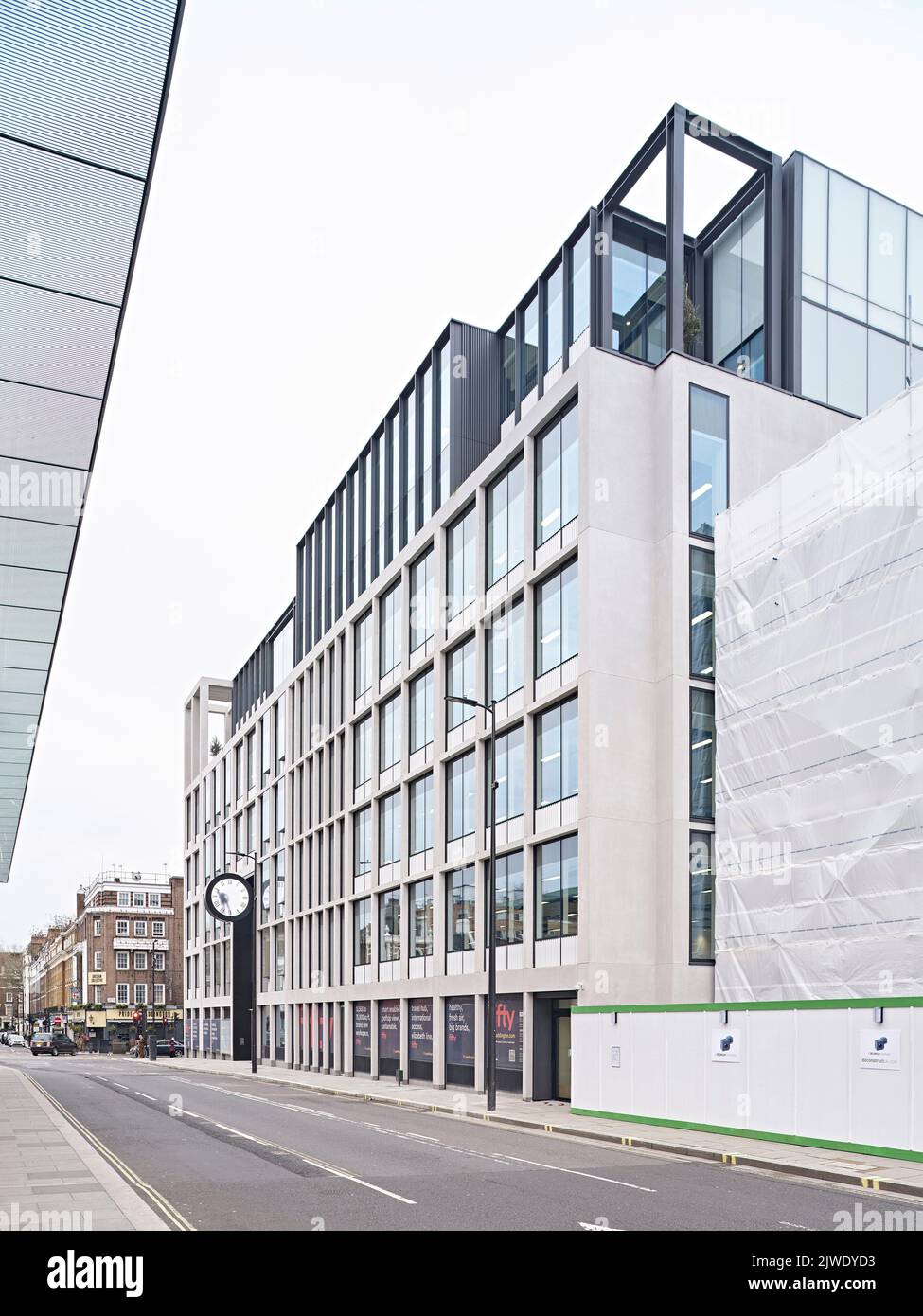 Blick auf die Eastbourne Terrace. 50 Eastbourne Terrace, London, Großbritannien. Architekt: Sheppard Robson, 2021. Stockfoto