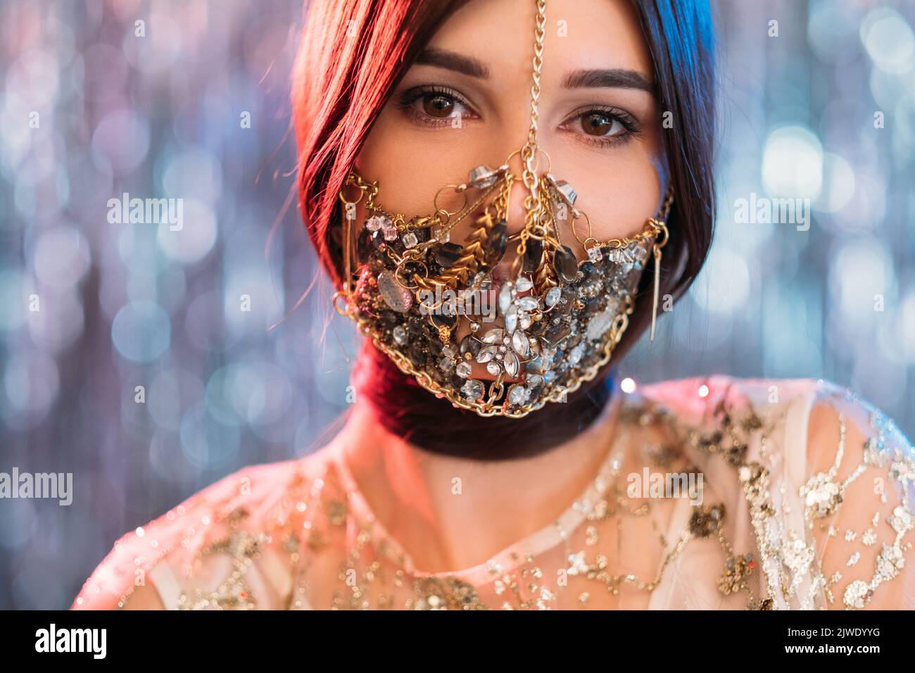 weihnachten festliche Look Pandemie Mode glamourös Stockfoto