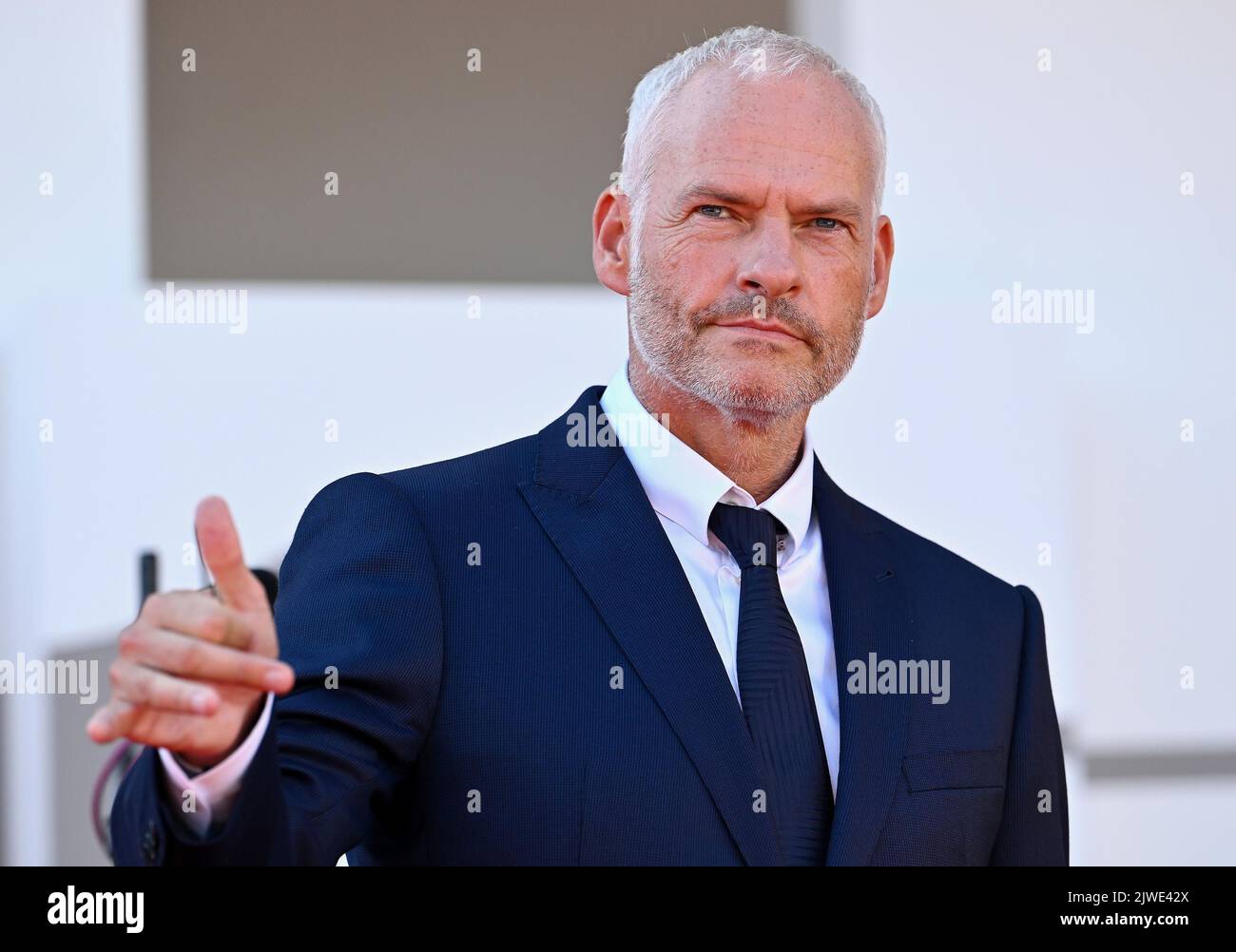 5. September 2022, VENEDIG: Der britische Filmemacher Martin McDonagh kommt zur Premiere von „The Banshees of Inisherin“ während des Venice Film Festival 79. in Venedig, Italien, am 05. September 2022. Der Film wird im offiziellen Wettbewerb "Venezia 79" auf dem Festival vom 31. August bis 10. September 2022 präsentiert. ANSA/ETTORE FERRARI (Foto: © ANSA via ZUMA Press) Stockfoto