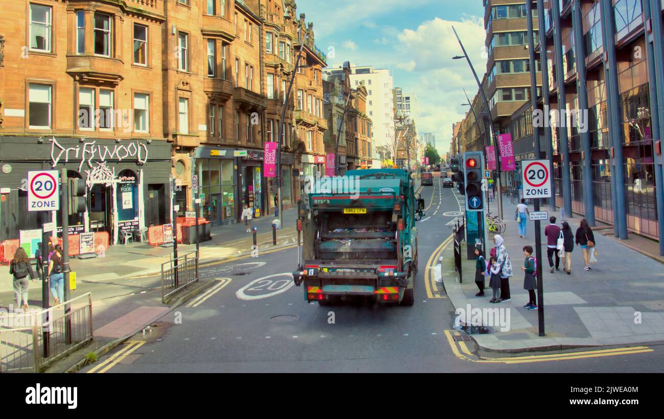 Glasgow, Schottland, Großbritannien 5.. September 2022. Wetter in Großbritannien: Sonnige sauchiehall Street AW the City back to a butlity free normal as dustcarts cruised the City. Credit Gerard Ferry/Alamy Live News Stockfoto