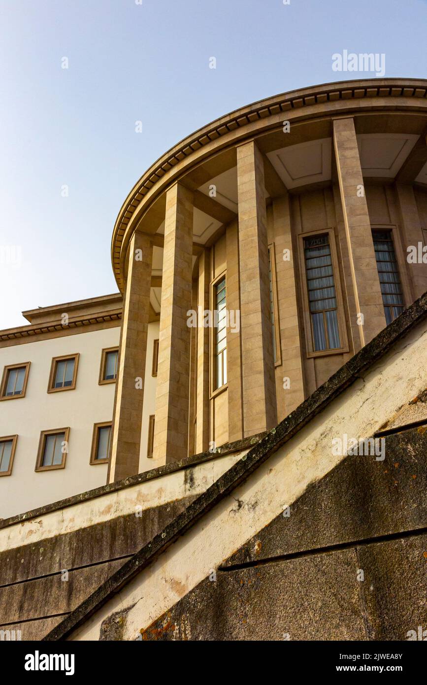 Teil des Palacio da Justica oder Oporto Appellationsgericht ein Gebäude aus der faschistischen Ära von 1961 in Porto Portugal, entworfen von Paul Rodrigues Lima. Stockfoto