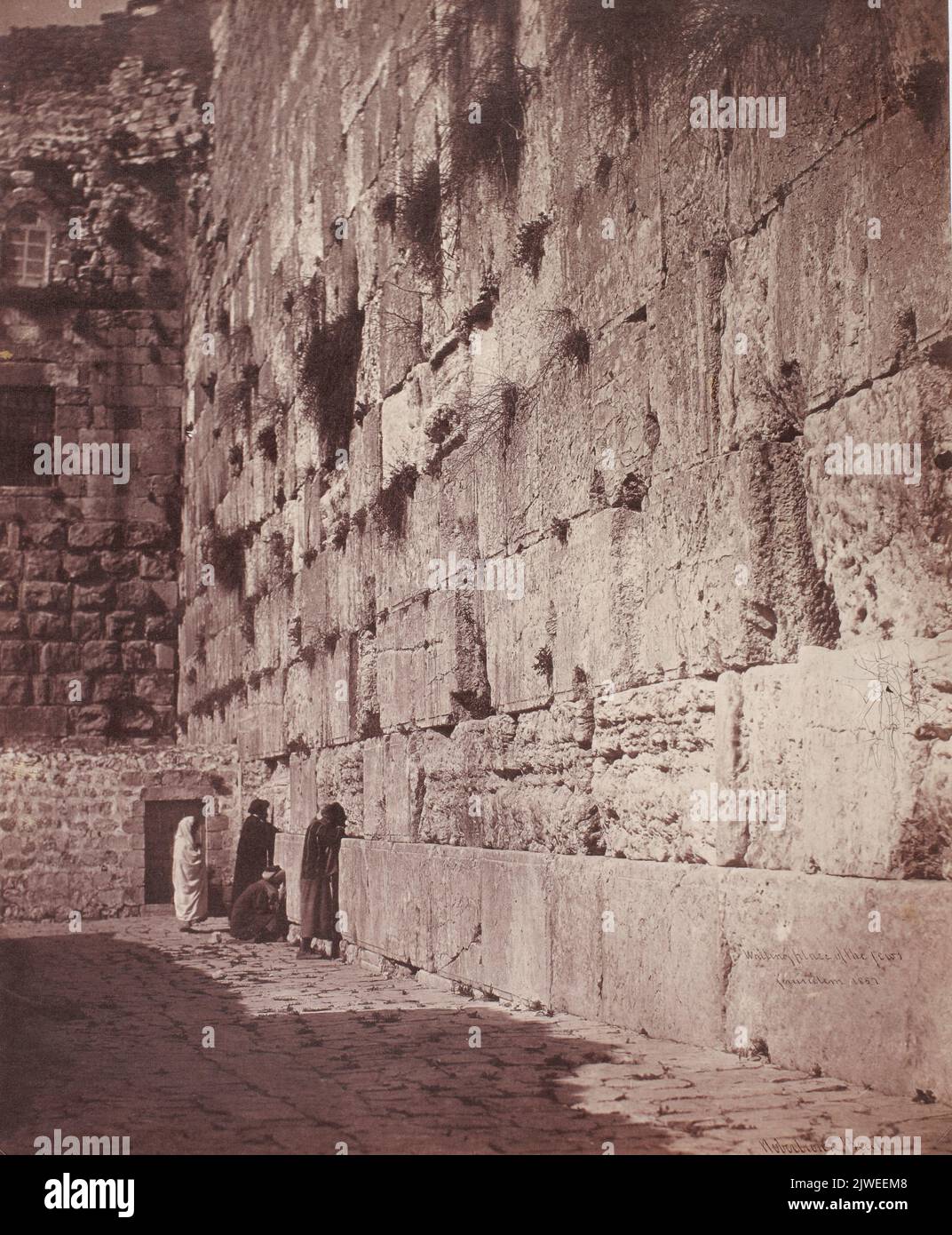 "Klagemarke der Juden" [Jerozolima. Ściana Płaczu (Mur Zachodni)]. Beato, Felice (ca. 1830-1903), Fotograf, Robertson, James (1813-1888), Fotograf Stockfoto