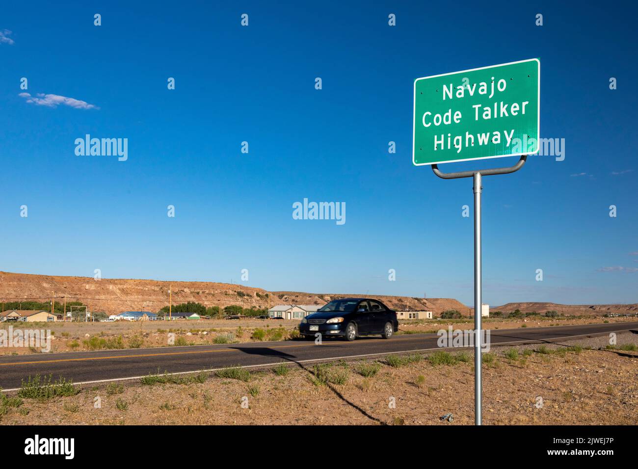 Montezuma Creek, Utah - Utah State Highway 162, der durch die Navajo Nation führt, wird als Navajo Code Talker Highway bezeichnet. Navajo-Codegesprächs s Stockfoto