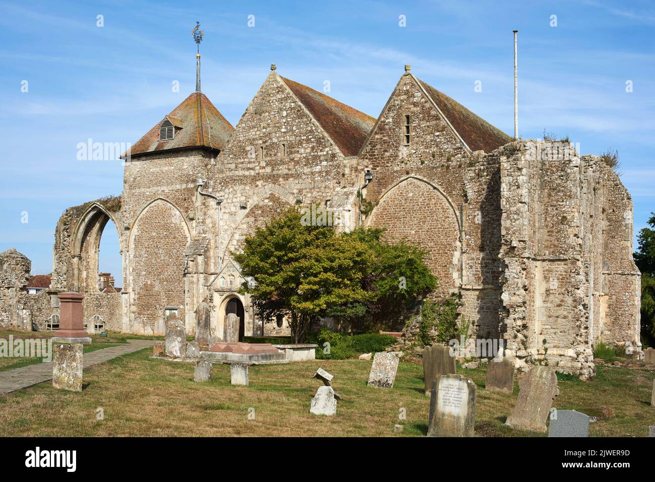 Die historische mittelalterliche Kirche des Märtyrers St. Thomas in der Stadt Winchelsea, East Sussex, Südostengland Stockfoto