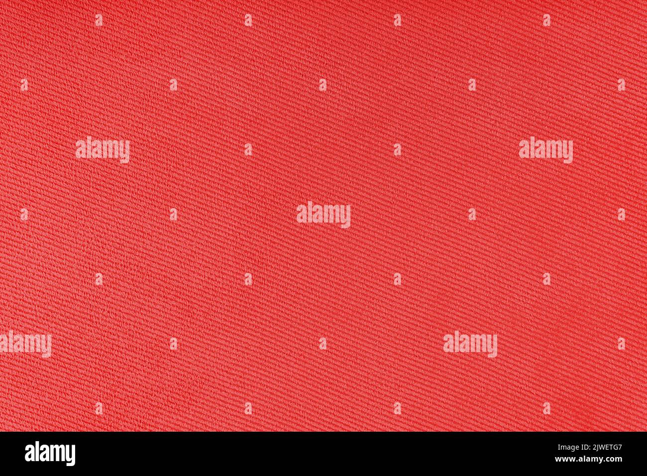 Textur aus natürlichem rotem Stoff oder Stoff. Gewebe Textur diagonale Webung aus Naturbaumwolle oder Leinen Textil-Material. Blauer Leinwandhintergrund. Dekorativ Stockfoto