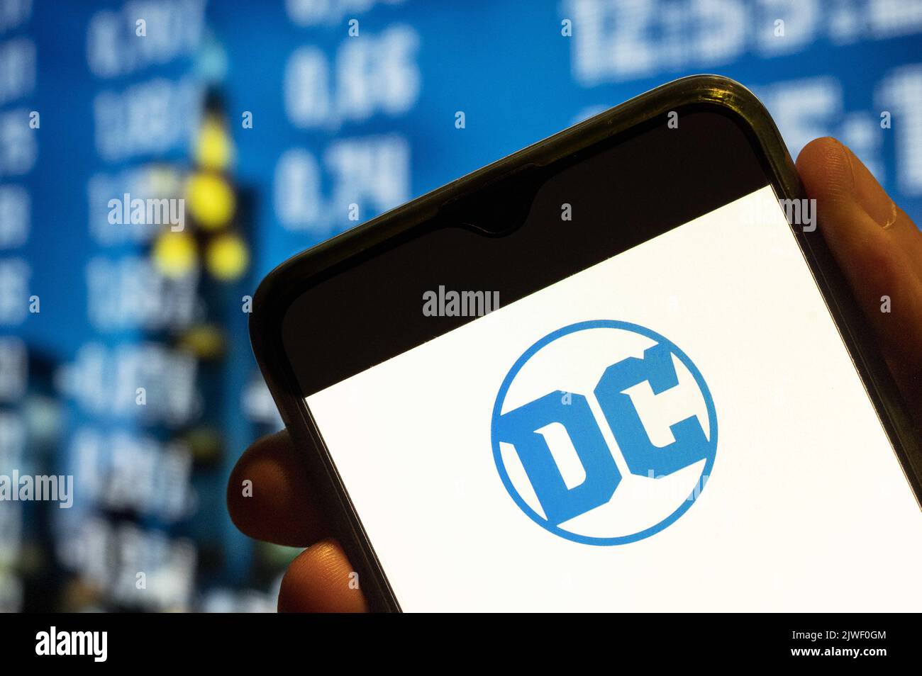 China. 25.. Juli 2022. In dieser Abbildung wird das Logo des amerikanischen Comicverlegers DC Comics auf einem Smartphone-Bildschirm angezeigt. (Bild: © Budrul Chukrut/SOPA Images via ZUMA Press Wire) Stockfoto