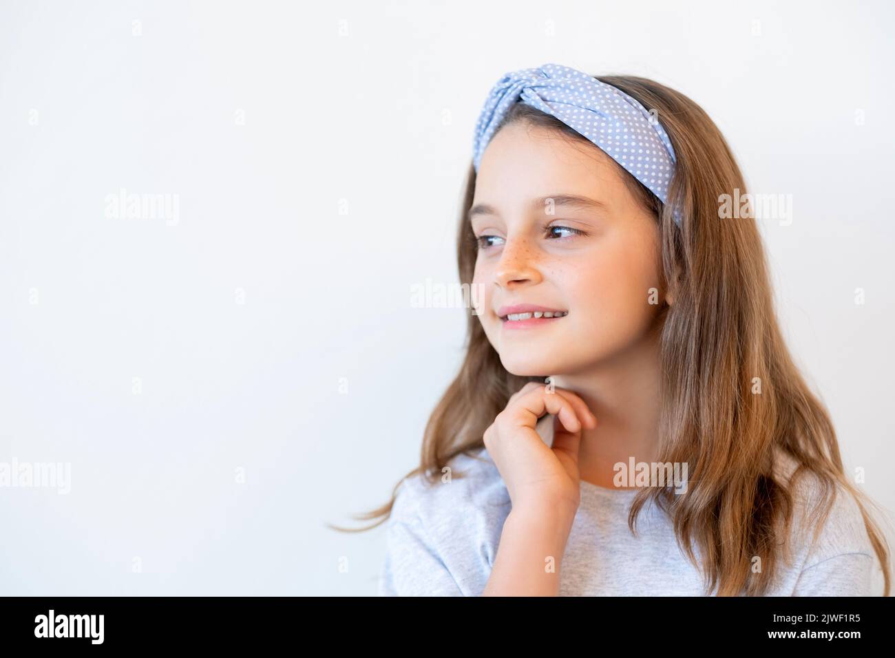 Neugierig Kind Porträt Kind Mode inspiriert Mädchen Stockfoto