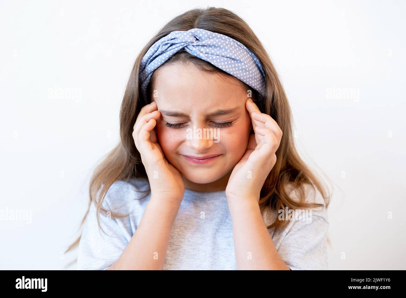 Kind Migräne Spannung Kopfschmerzen leiden Mädchen Schmerzen Stockfoto