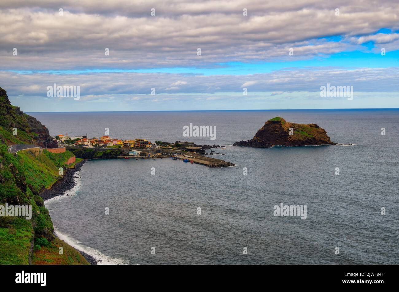 Luftaufnahme von Porto Moniz auf der Insel Madeira, Portugal Stockfoto