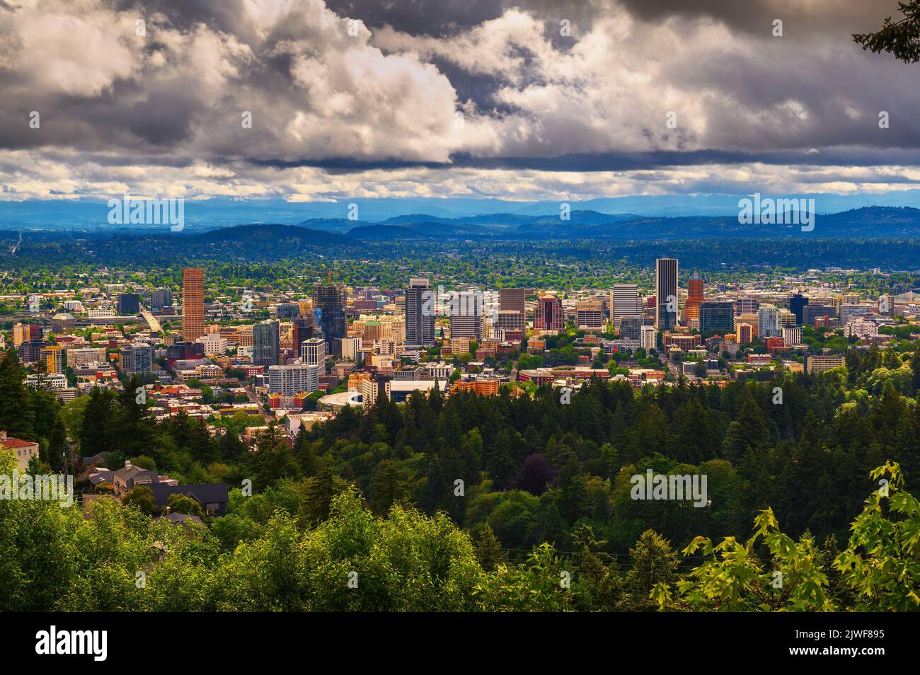 Skyline von Portland, Oregon vom Aussichtspunkt Pittock Mansion Stockfoto