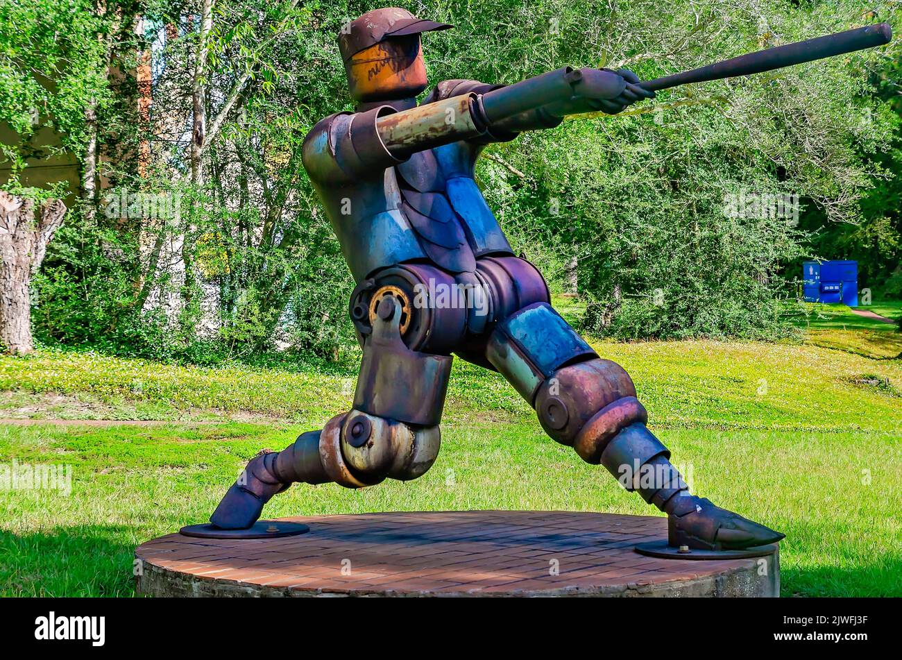 „Herr Baseballspiele“, eine Skulptur des Künstlers Bruce Larsen, ist in der United States Sports Academy und im American Sport Art Museum in Daphne, Alabama, zu sehen. Stockfoto