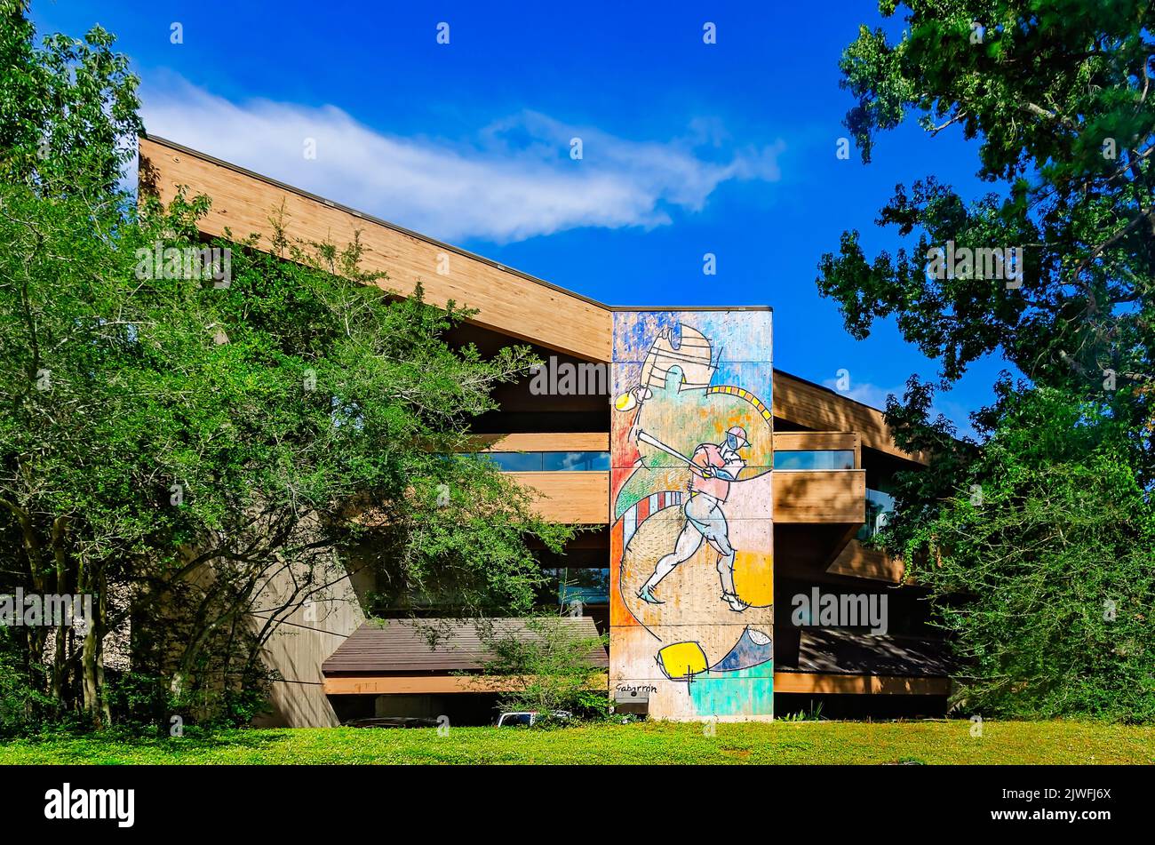 „Tribute to the Human Spirit“, ein Wandgemälde von Cristóbal Gabarrón, ist in der United States Sports Academy und im American Sport Art Museum in Daphne zu sehen. Stockfoto