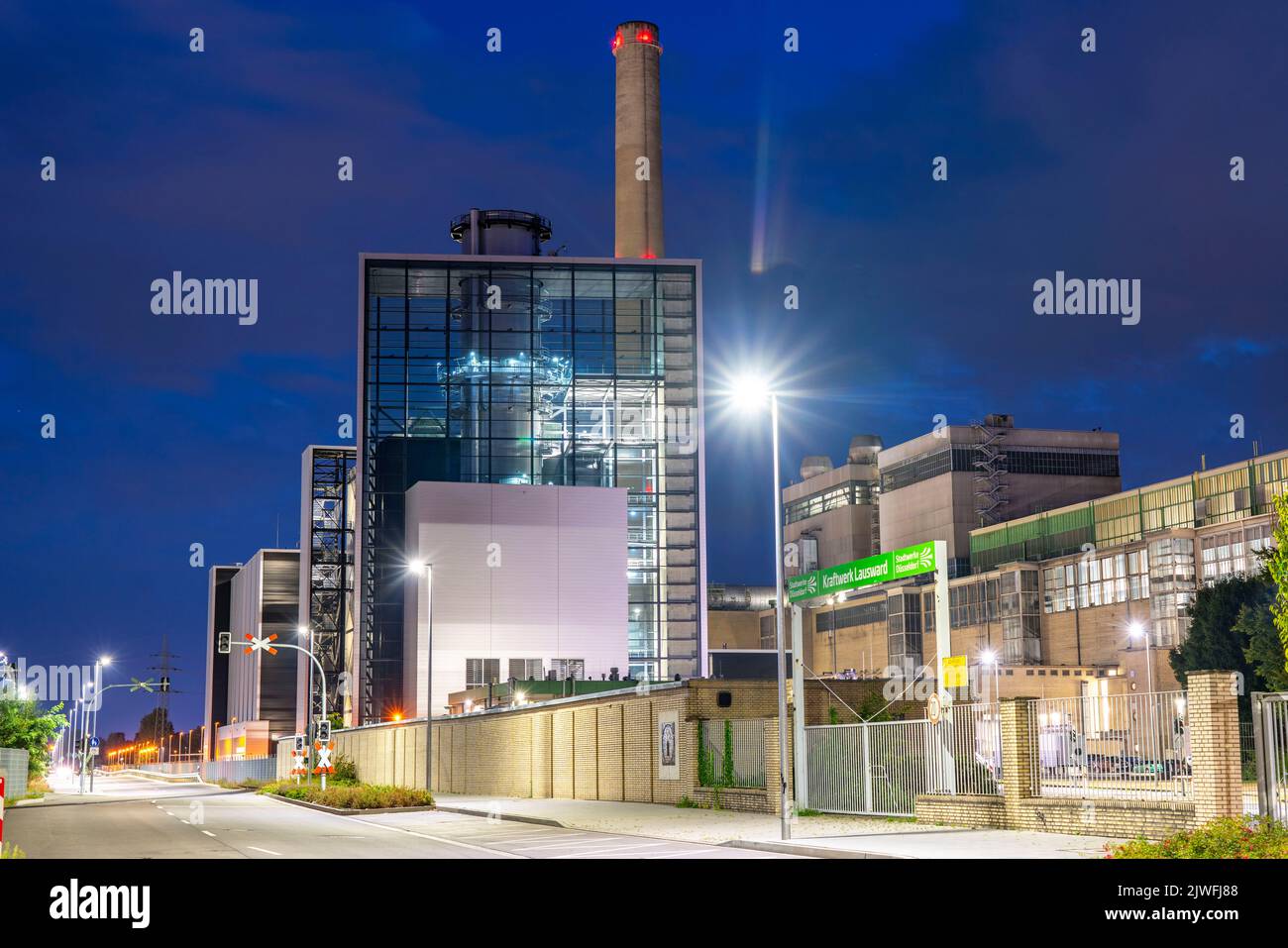 Das Erdgaskraftwerk Lausward, das effizienteste Gas- und Dampfturbinenkraftwerk weltweit, erzeugt Strom und Fernwärme, un Stockfoto