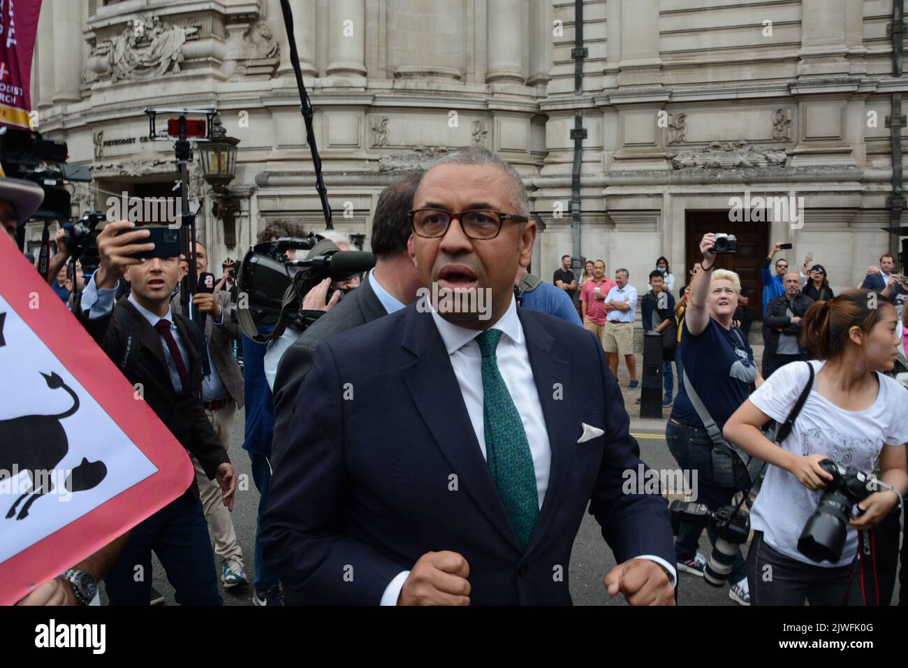 Das Tory Leadership Race kommt an den Kopf und Abgeordnete und Parteimitglieder versammeln sich am 5.. September 2022 im QEII Center in Westminster, um das Ergebnis zu hören. Stockfoto